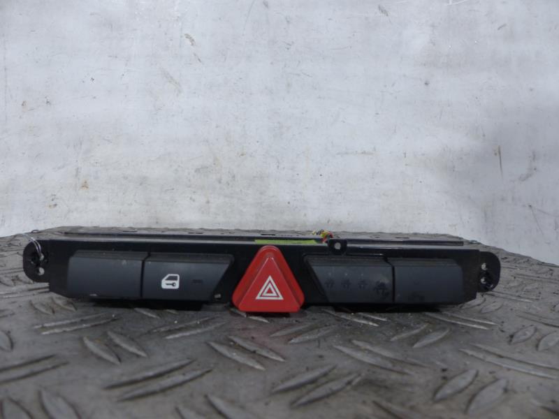 Bouton de warning KIA CEE-D 1 PHASE 1 Diesel - 1