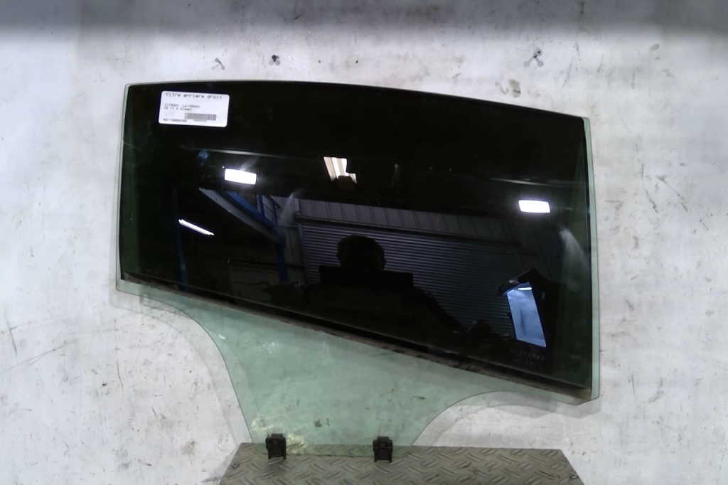 Vitre arriere droit CITROEN C5 2 Diesel - 1