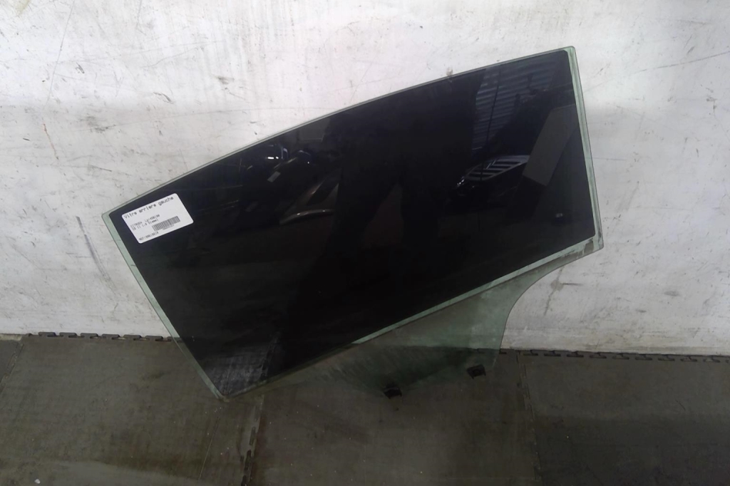 Vitre arriere gauche CITROEN C5 2 Diesel - 1