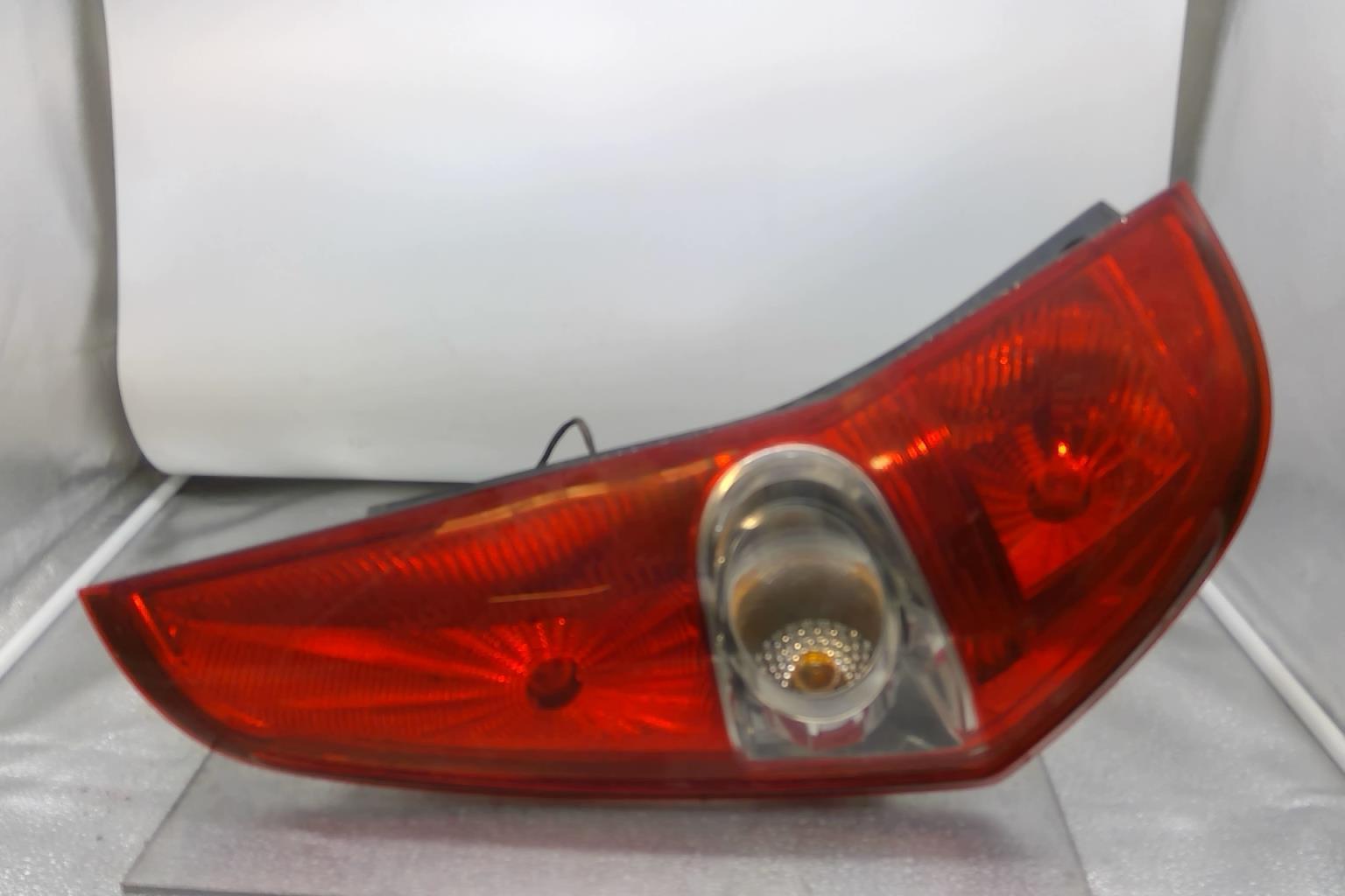 Fanale posteriore principale sinistro (luci) SUZUKI SPLASH Diésel - 1