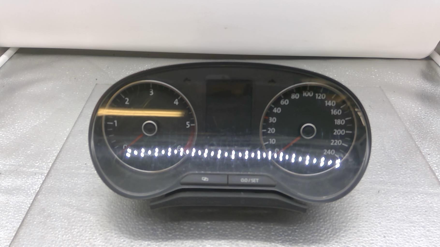 Compteur VOLKSWAGEN POLO 5 PHASE 1 Diesel - 1