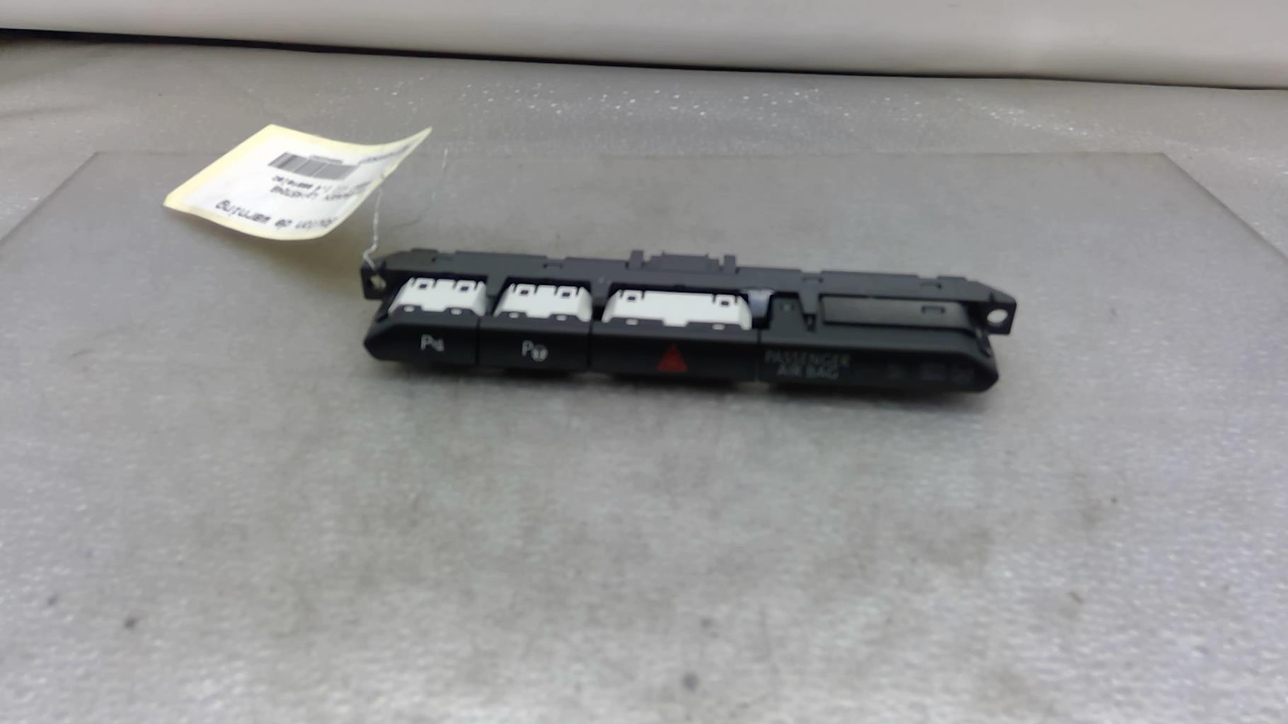 Bouton de warning VOLKSWAGEN PASSAT 7 PHASE 1 Essence/Hybride - 1