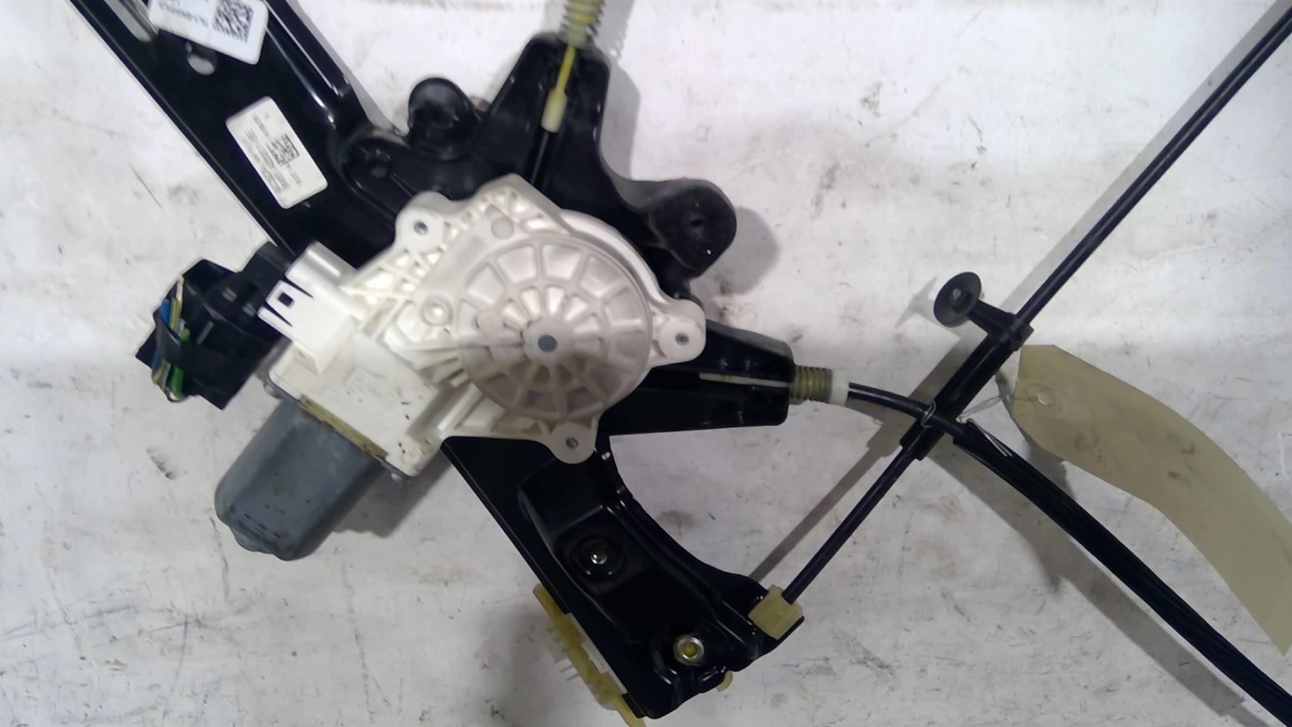 Leve vitre electrique avant gauche FORD FOCUS 3 PHASE 1 Essence - 1