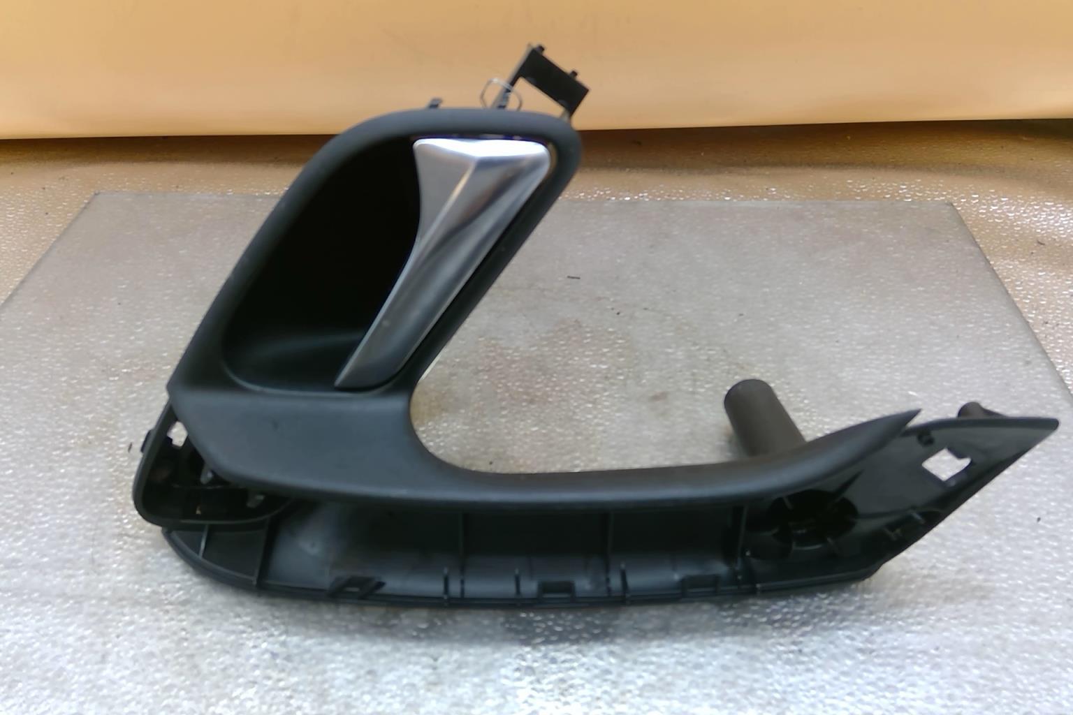 Maniglia interna posteriore destra VOLKSWAGEN POLO 5 PHASE 1 Diésel - 1