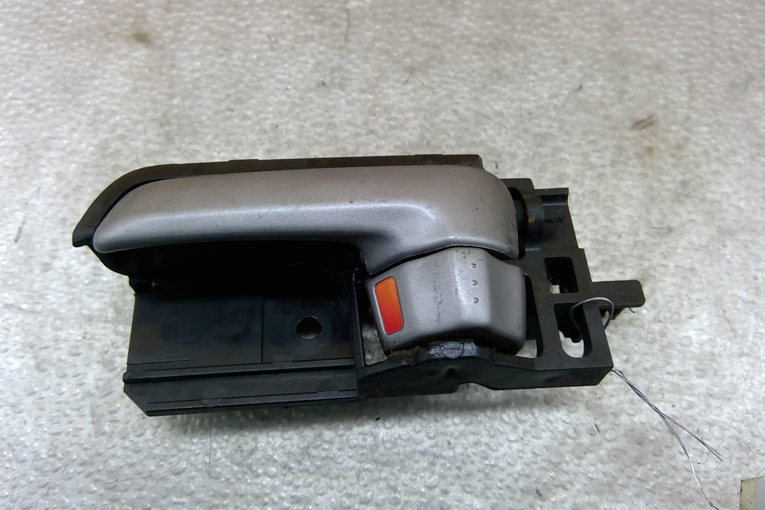 Maniglia portiera anteriore sinistra SUZUKI SWIFT 3 Diésel - 1