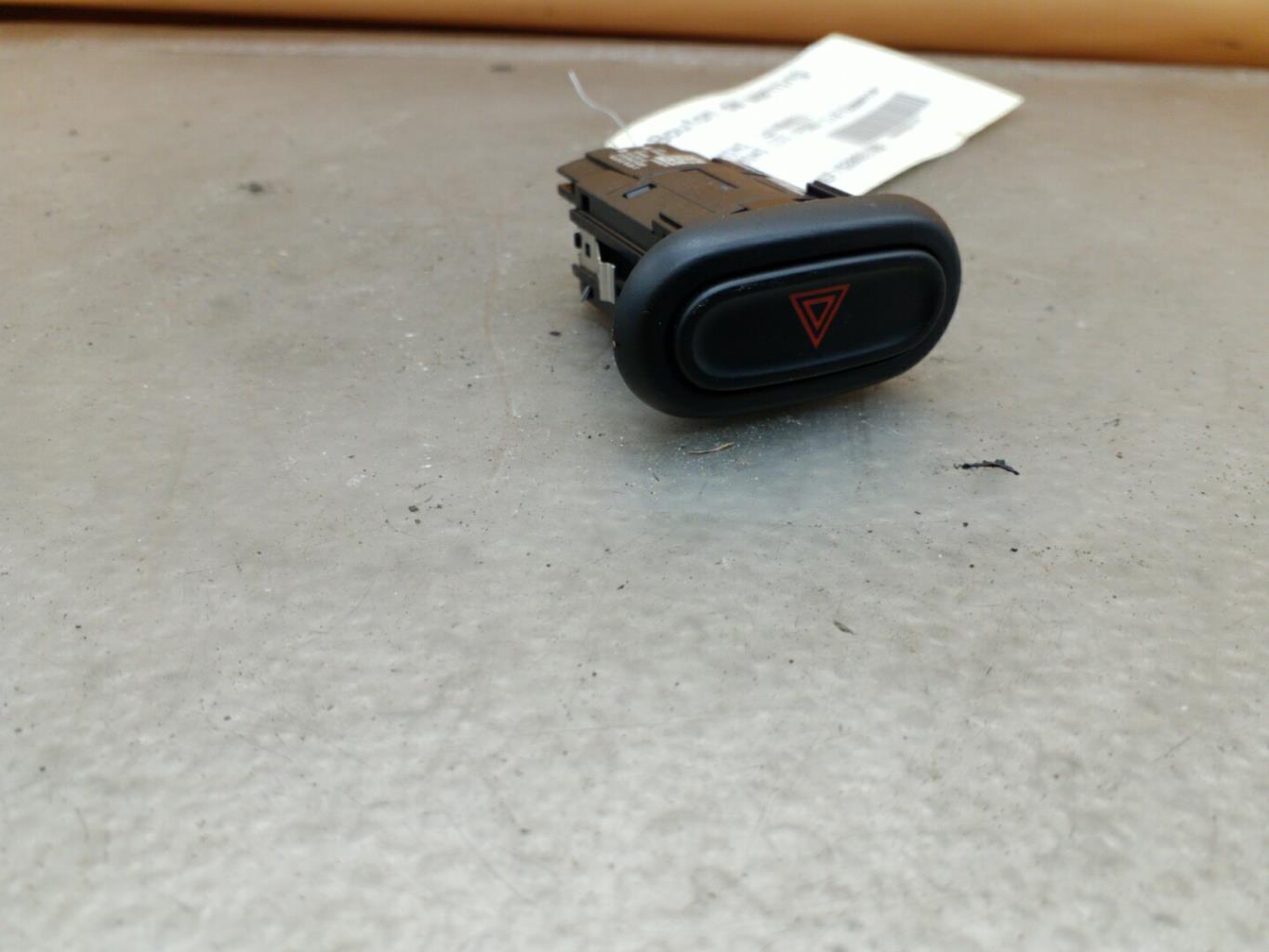 Bouton de warning MINI MINI 3 F55 PHASE 1 Essence - 1