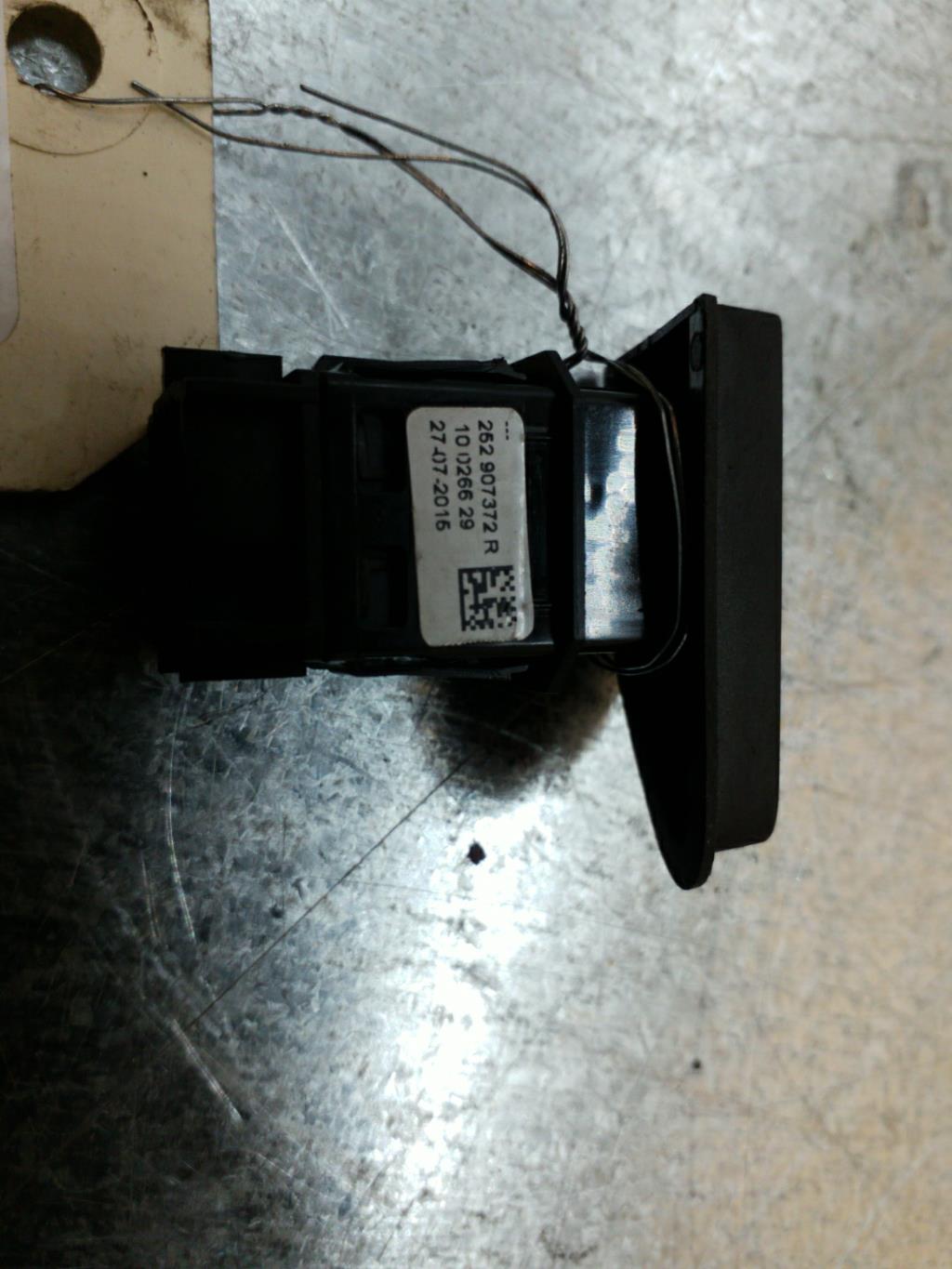 Bouton de warning RENAULT CLIO 4 PHASE 1 Diesel - 1