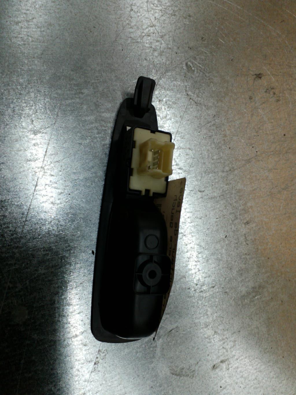 Interruttore lavacristalli posteriore sinistro RENAULT CLIO 4 PHASE 1 Diésel - 1