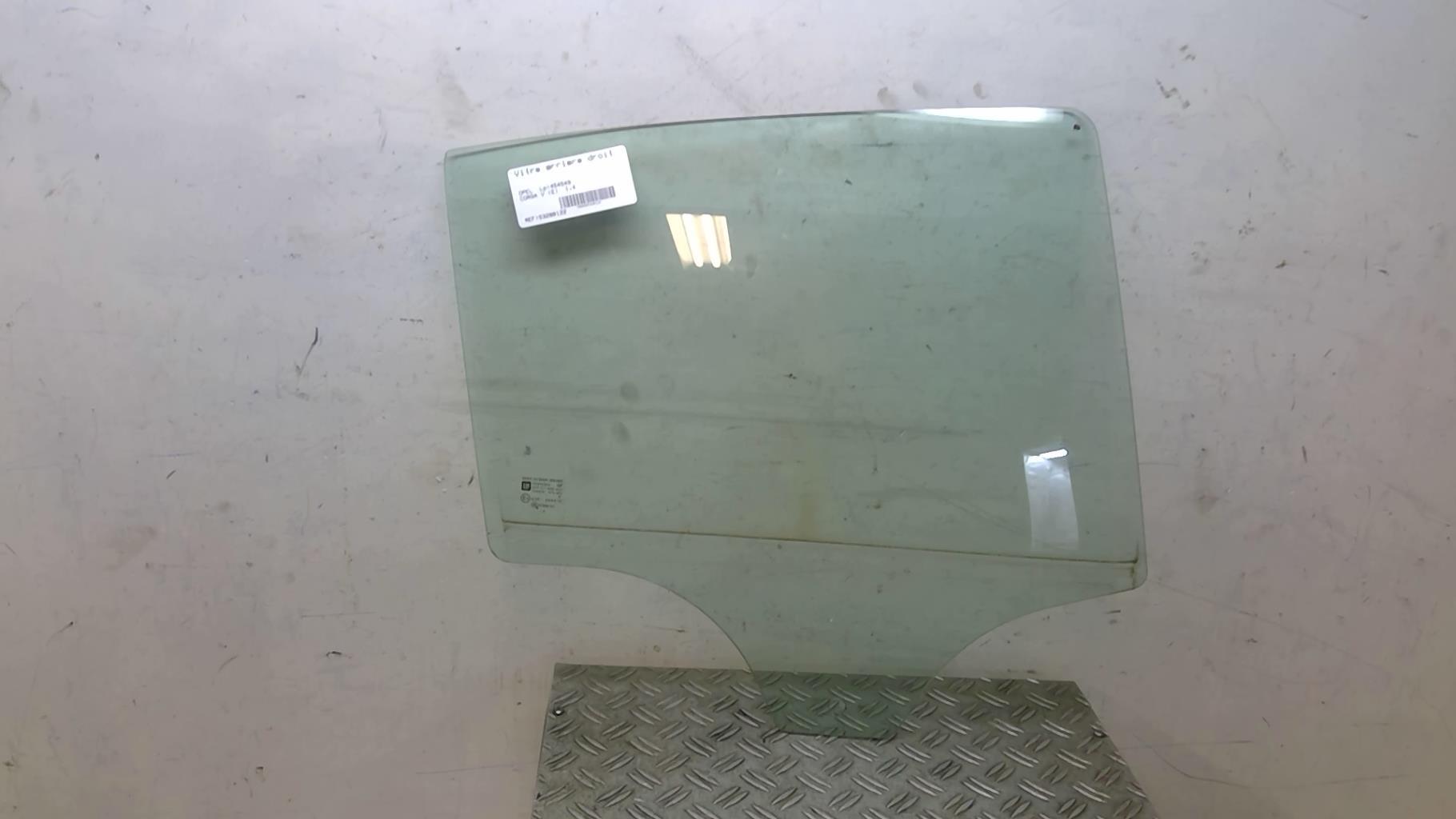 Vitre arriere droit OPEL CORSA E Essence - 1