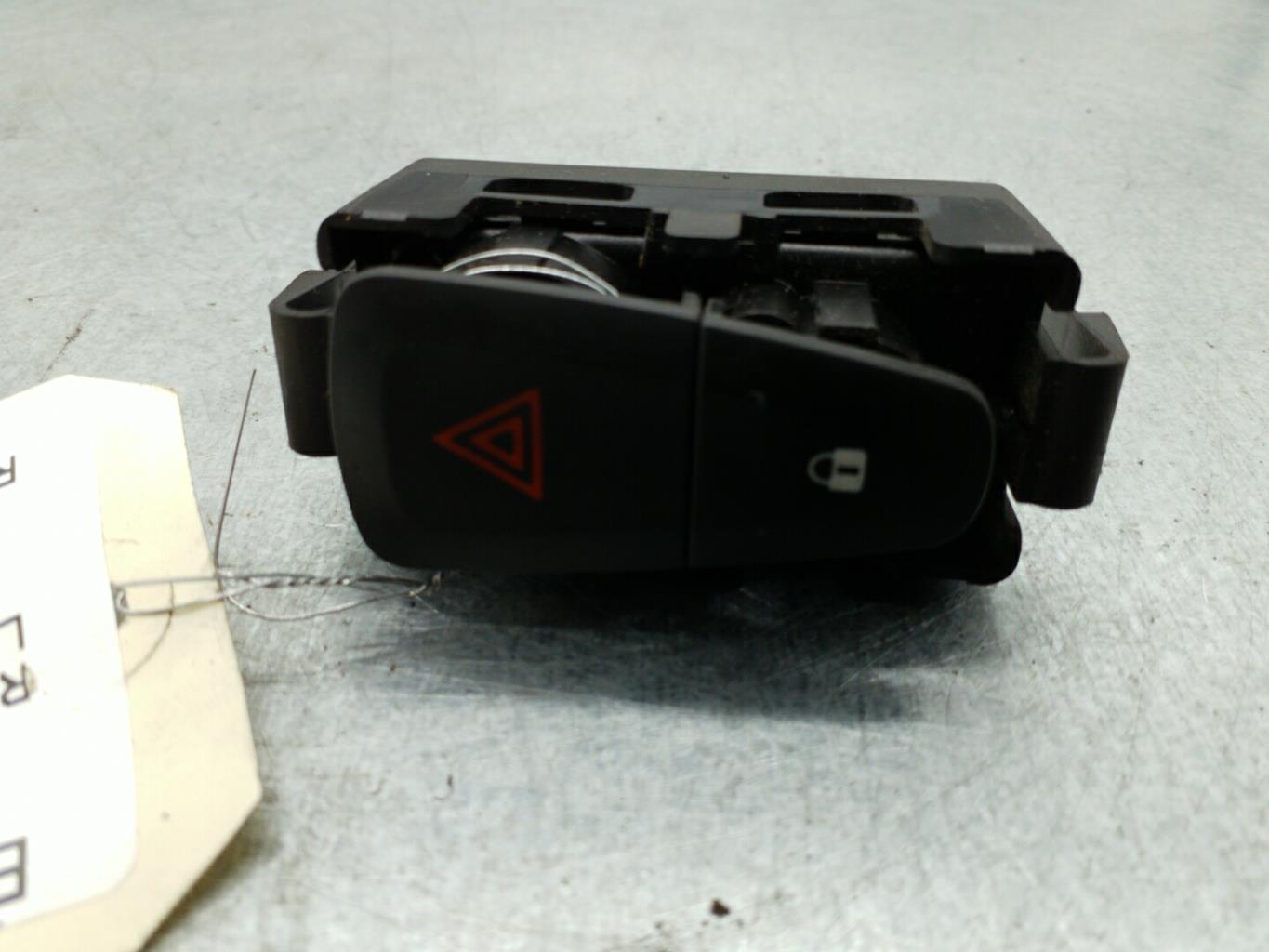 Bouton de warning RENAULT LATITUDE Diesel - 1