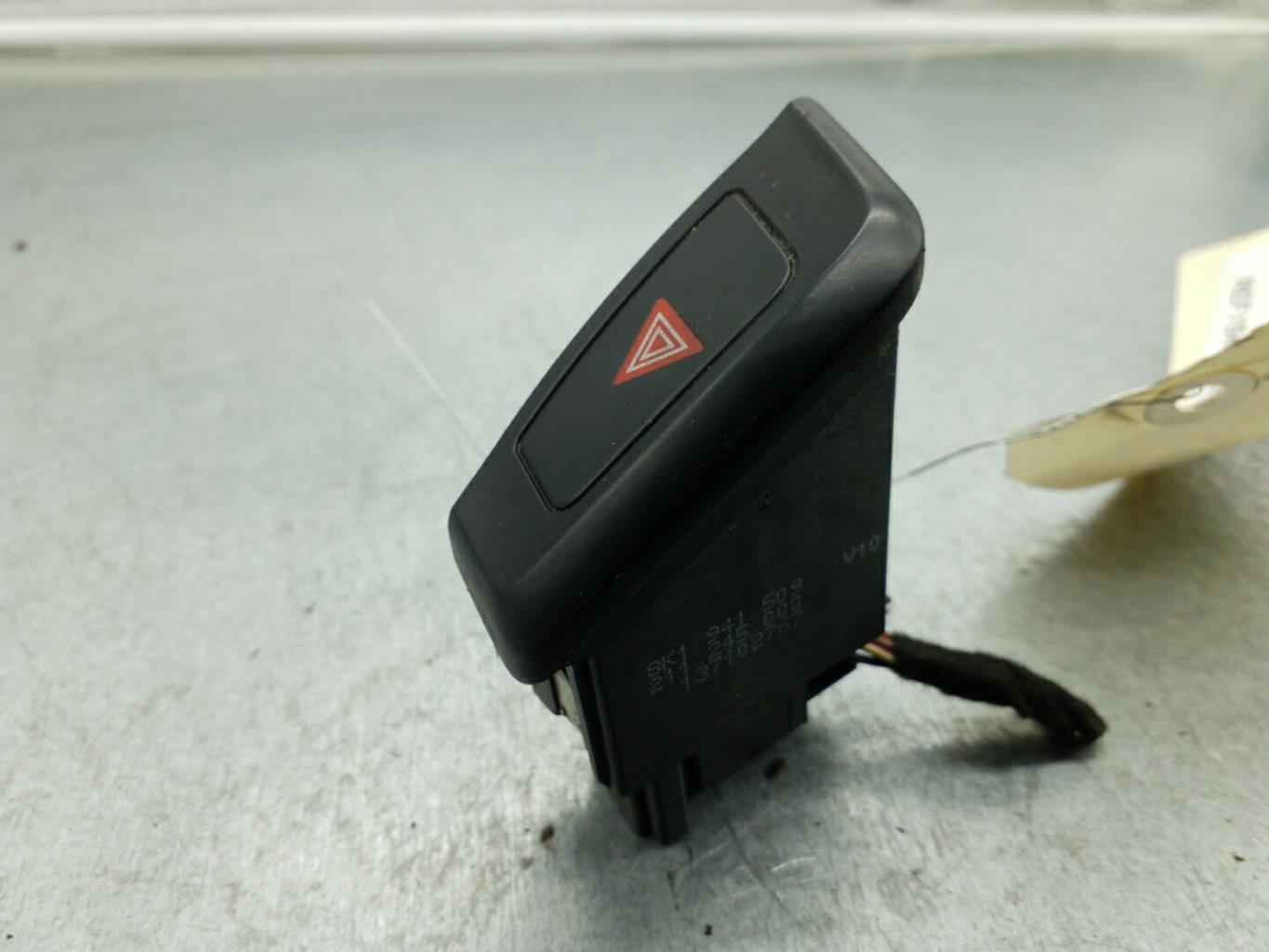 Bouton de warning AUDI A4 3 PHASE 1 Diesel - 1