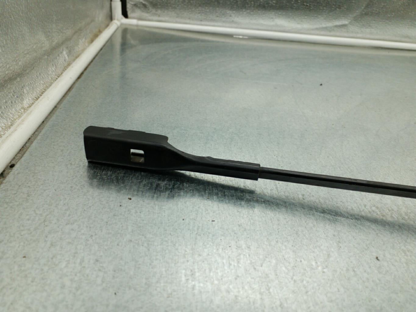 Braccio tergicristallo anteriore destro AUDI A4 3 PHASE 1 Diésel - 1