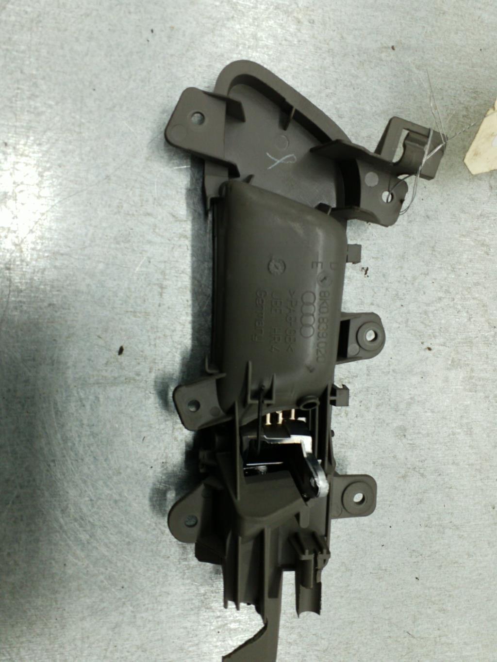 Maniglia interna posteriore destra AUDI A4 3 PHASE 1 Diésel - 1