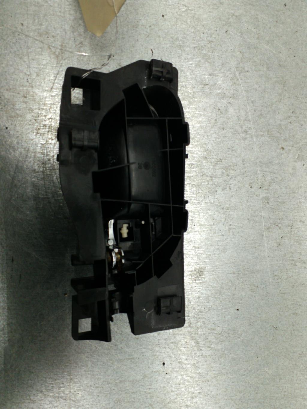 Maniglia interna posteriore sinistra PEUGEOT 5008 1 PHASE 1 Diésel - 1