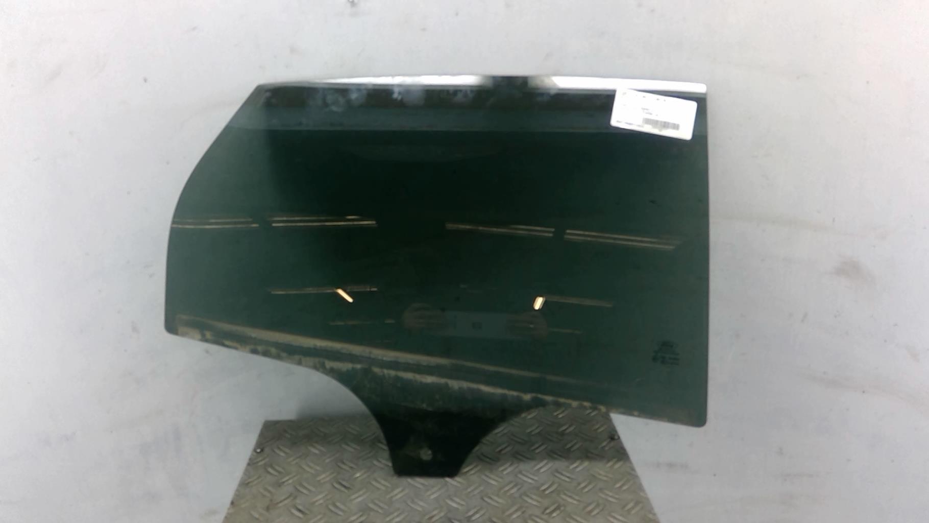 Vitre arriere droit FORD FOCUS 3 PHASE 2 Essence - 1