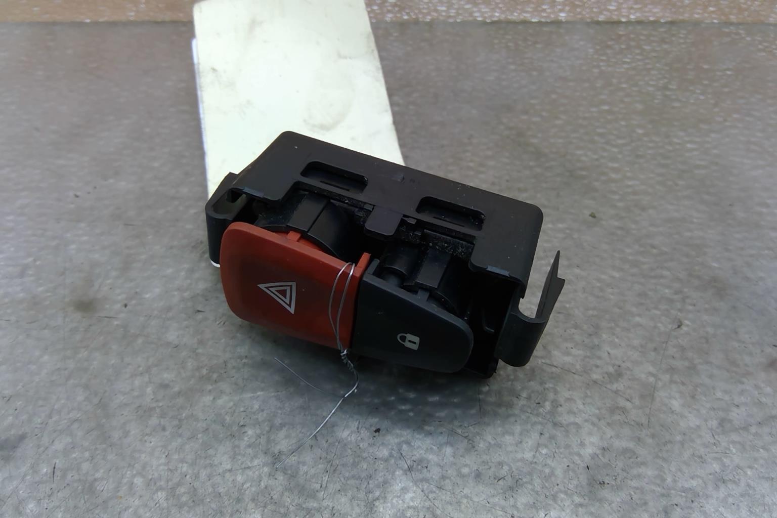 Bouton de warning RENAULT MEGANE 3 PHASE 1 Diesel - 1