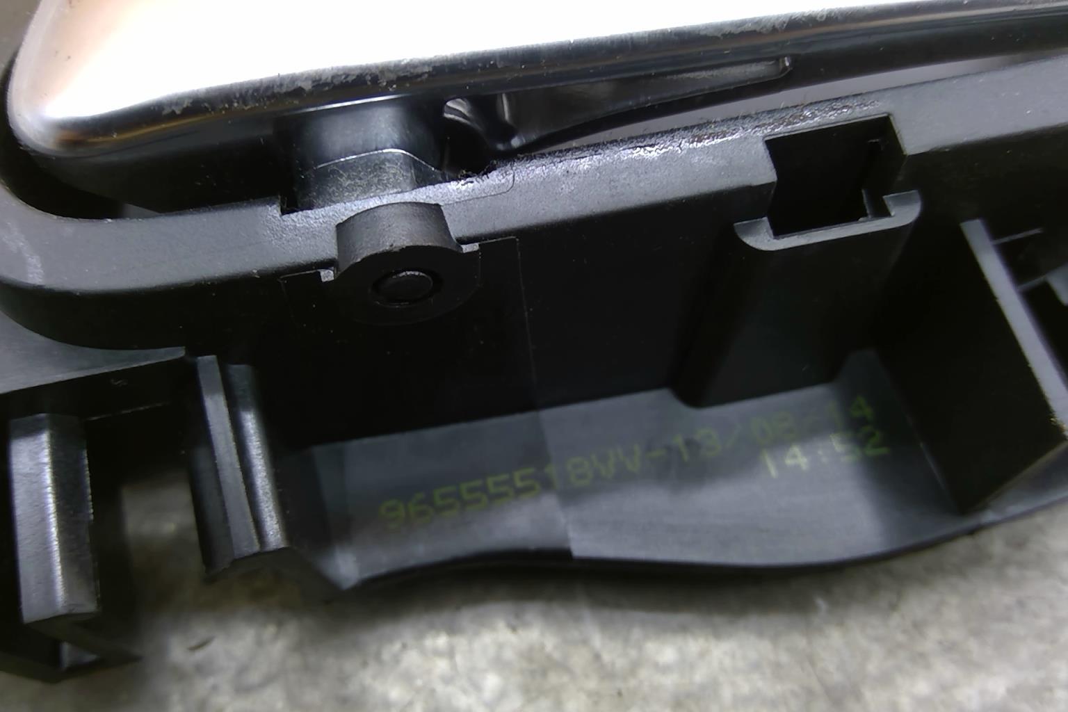 Maniglia interna posteriore sinistra PEUGEOT 208 1 PHASE 1 Diésel - 1