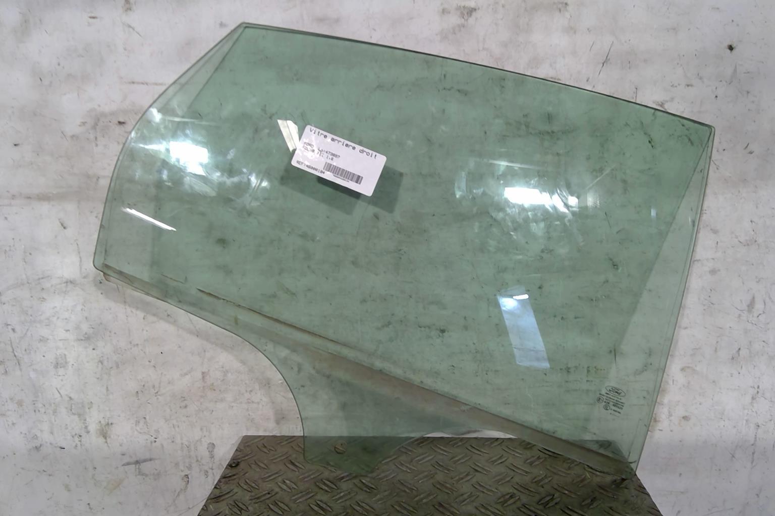 Vitre arriere droit FORD FOCUS 3 PHASE 1 Essence - 1