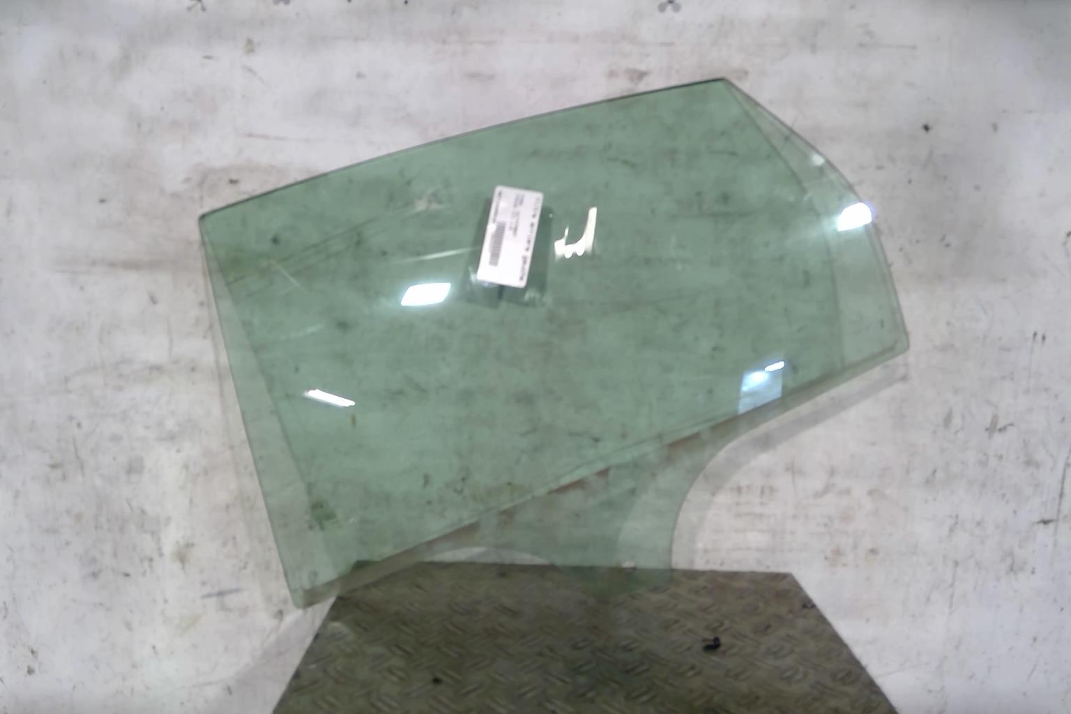 Vitre arriere gauche FORD FOCUS 3 PHASE 1 Essence - 1