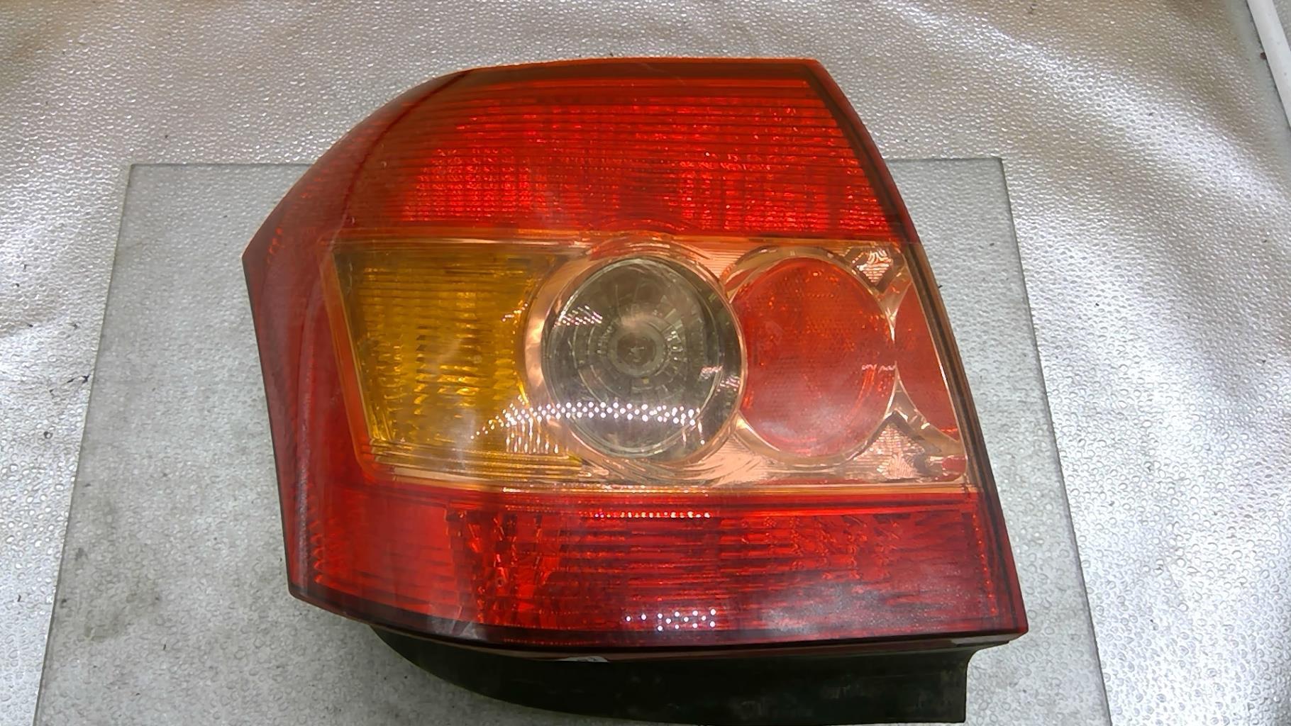 Fanale posteriore principale destro (luci) TOYOTA COROLLA 10 PHASE 2 Diésel - 1