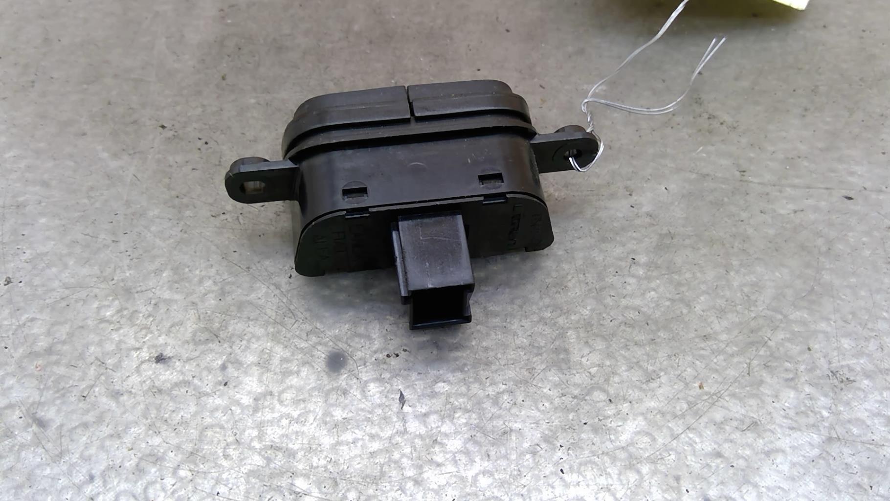 Bouton de warning ALFA ROMEO MITO PHASE 1 Diesel - 1
