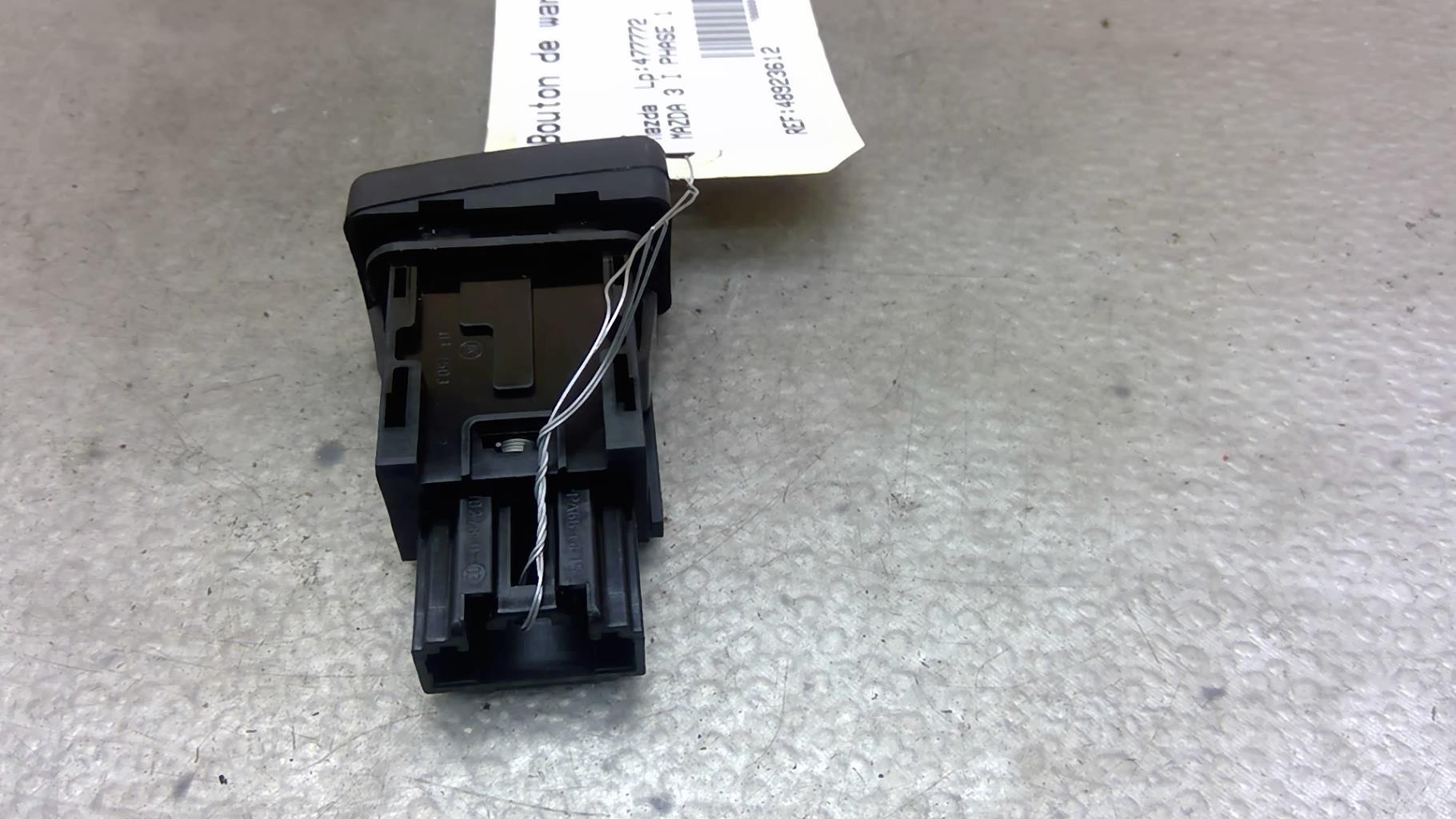 Bouton de warning MAZDA 3 1 PHASE 1 Essence - 1