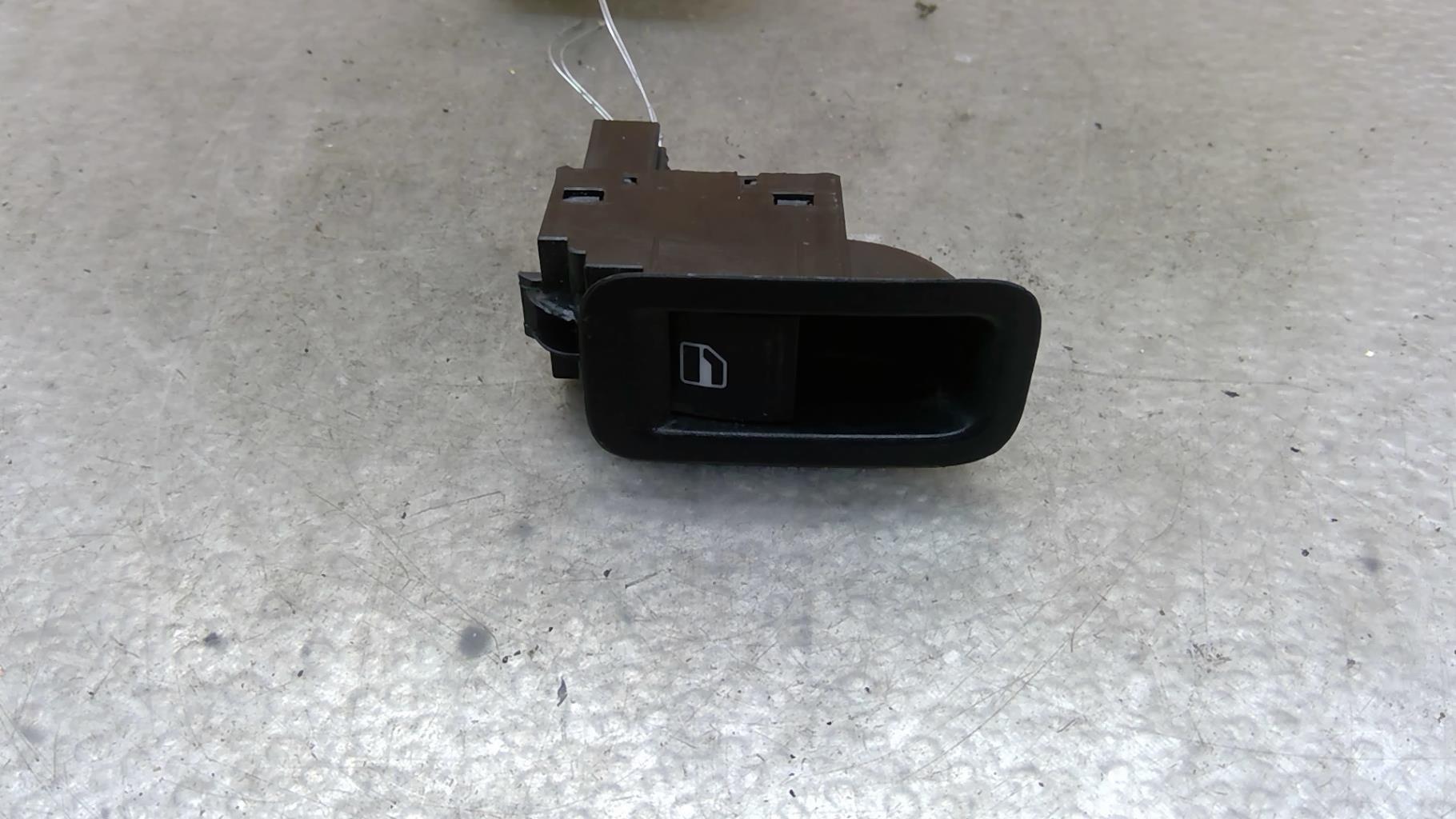 Interruttore lavacristalli posteriore sinistro VOLKSWAGEN POLO 5 PHASE 1 Diésel - 1