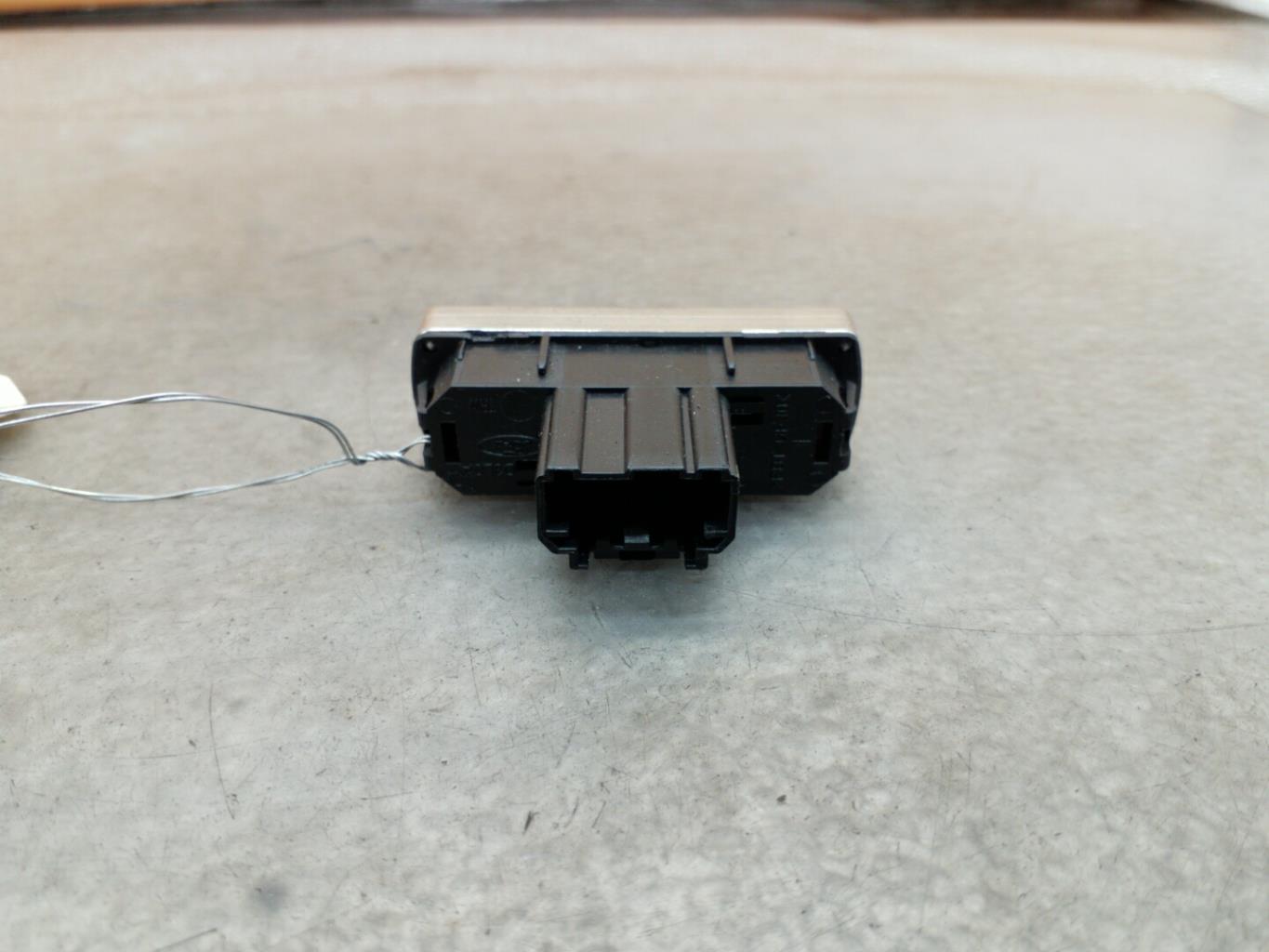 Bouton de warning FORD MONDEO 3 PHASE 2 BREAK Diesel - 1