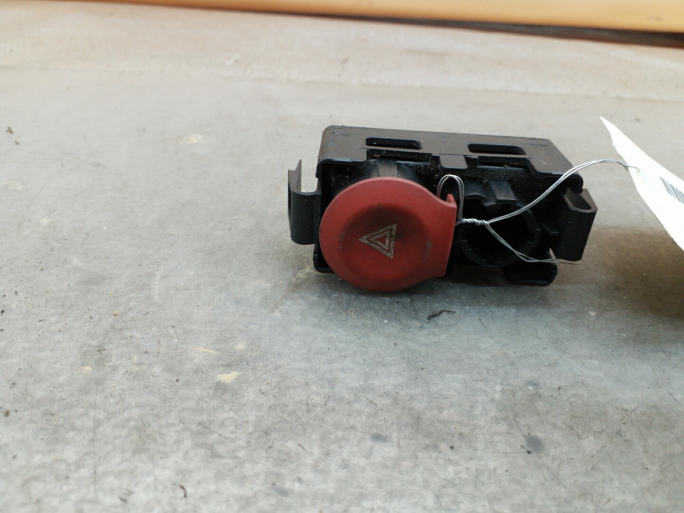 Bouton de warning RENAULT KANGOO 2 PHASE 1 Diesel - 1