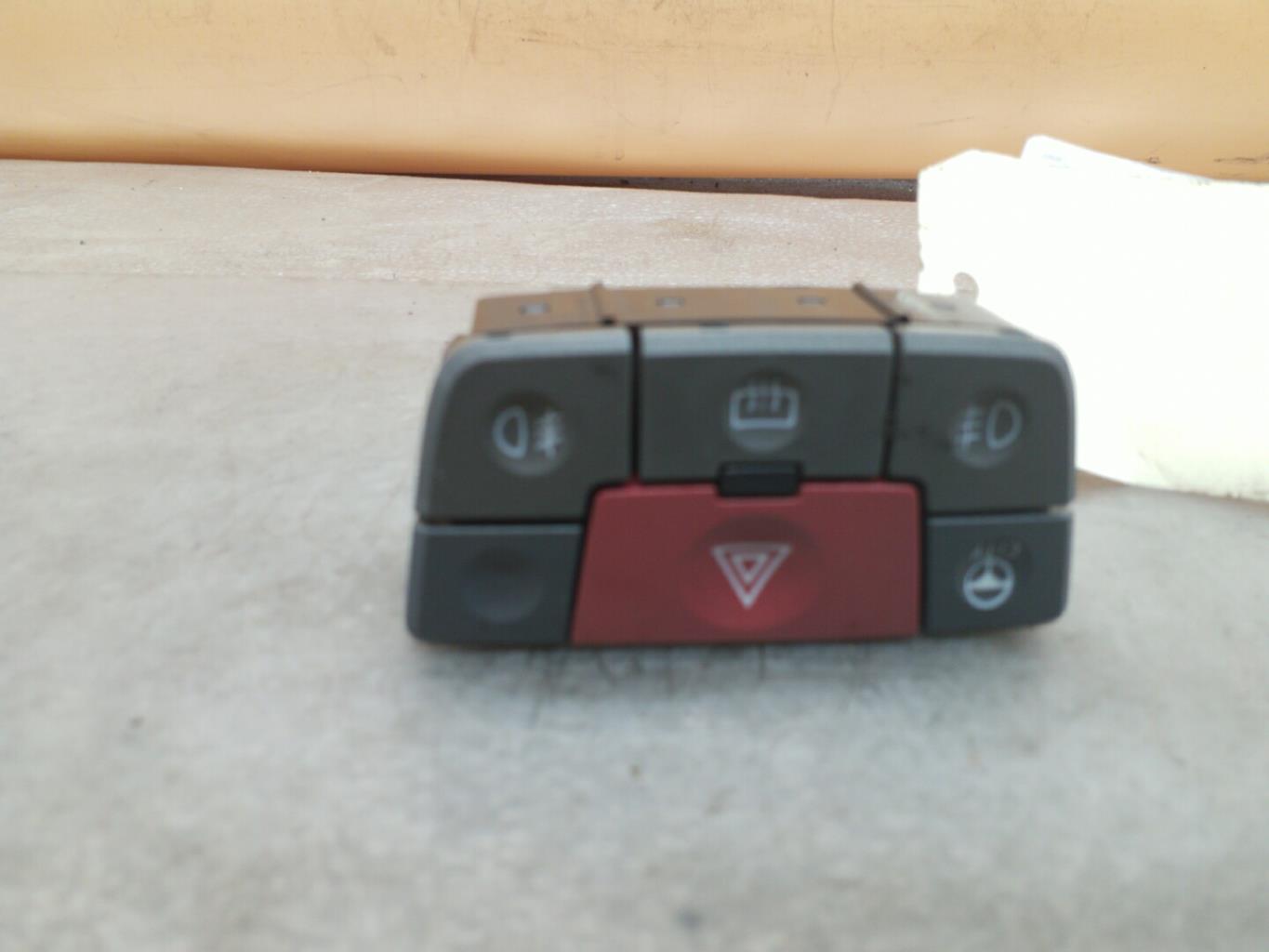 Bouton de warning FIAT PANDA 2 PHASE 1 Essence - 1