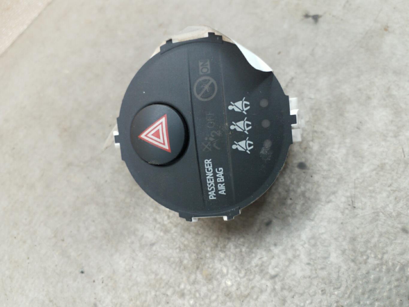 Interruttore luci emergenza TOYOTA YARIS 3 PHASE 1 Diésel - 1