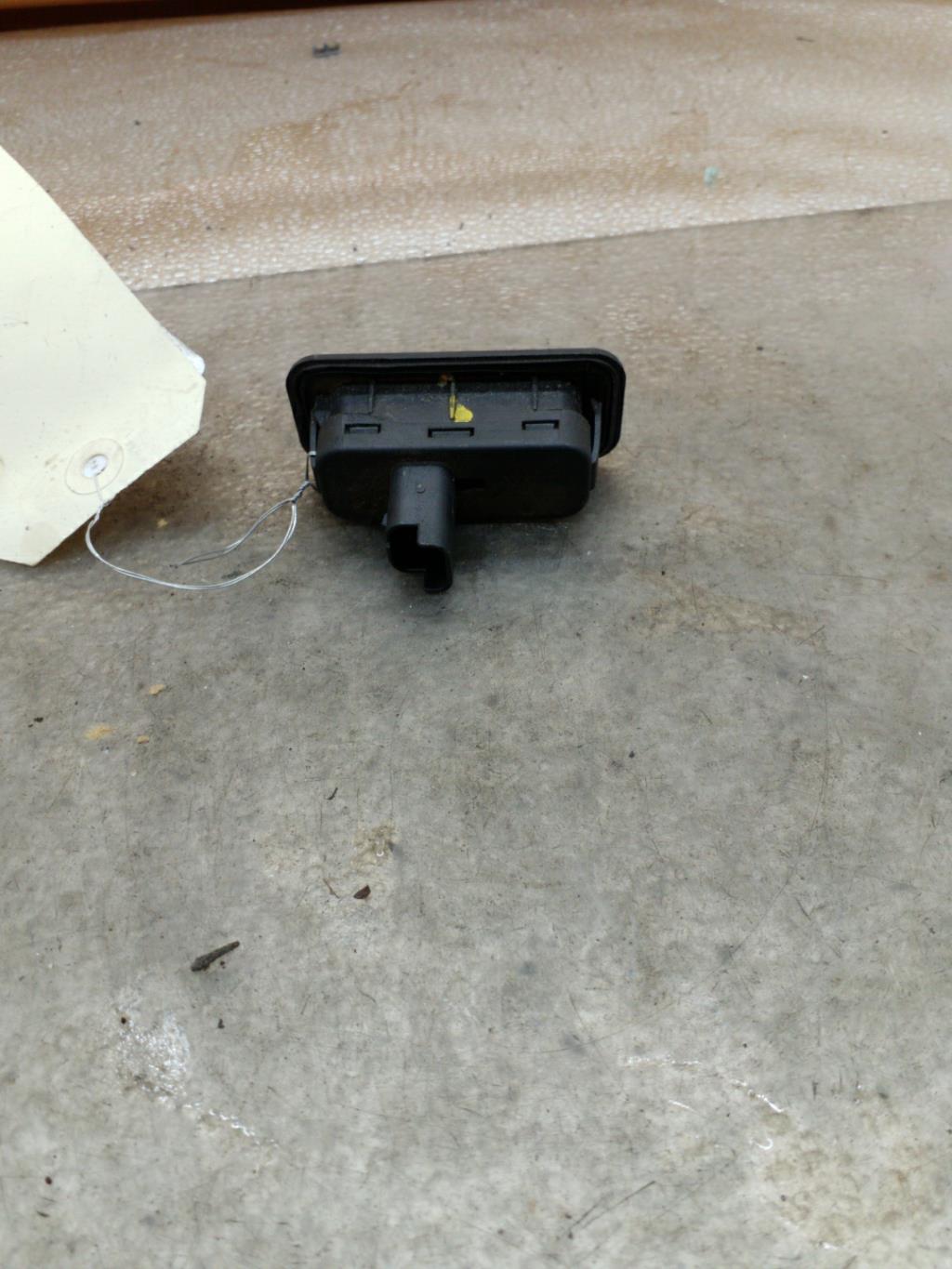 Bouton de coffre RENAULT FLUENCE PHASE 1 Diesel - 1