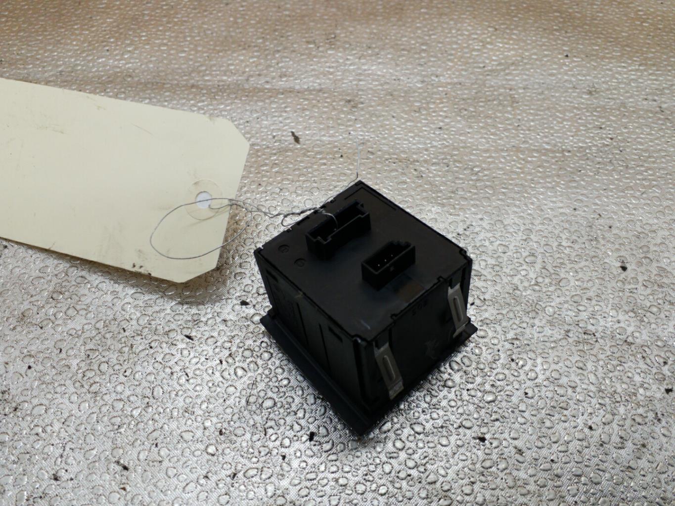 Bouton de warning BMW SERIE 3 E90 PHASE 1 Diesel - 1