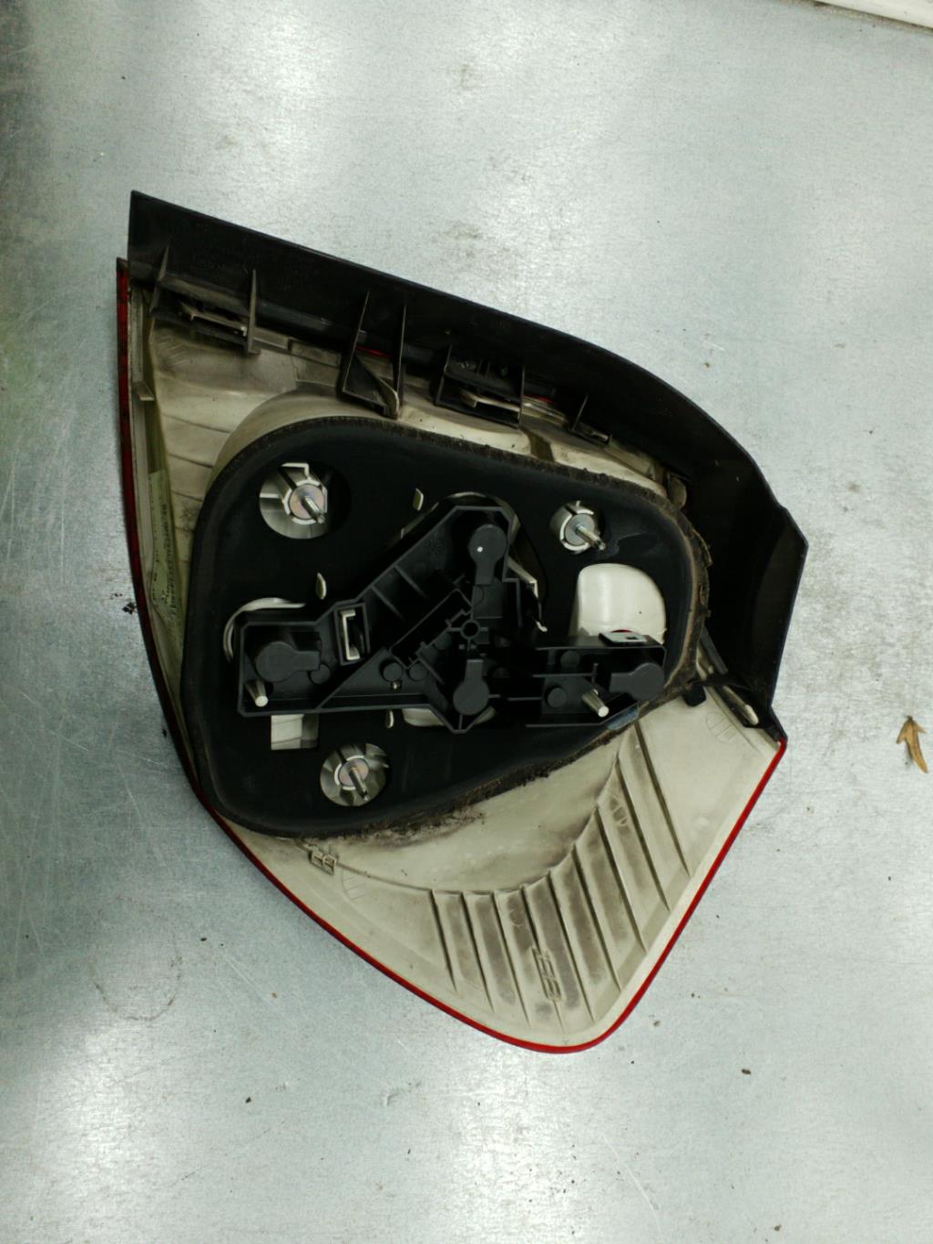 Fanale posteriore principale sinistro (luci) BMW SERIE 1 E87 PHASE 1 Diésel - 1