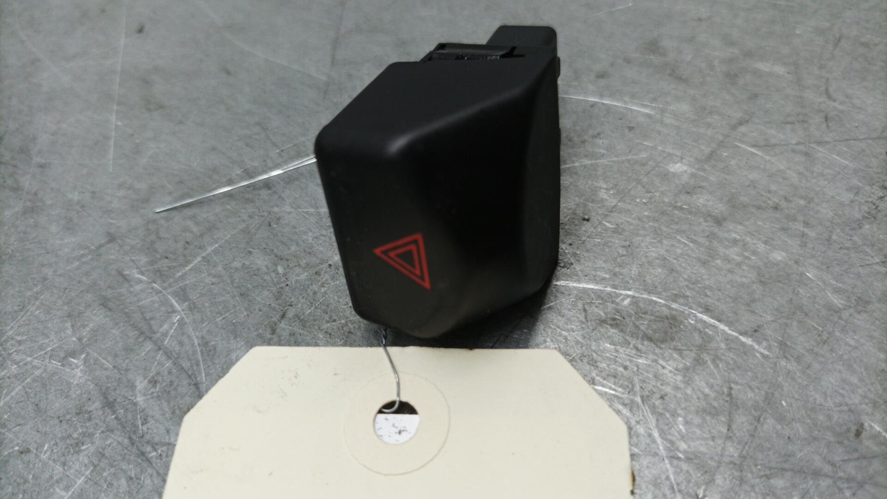 Bouton de warning NISSAN MICRA 3 PHASE 2 Diesel - 1