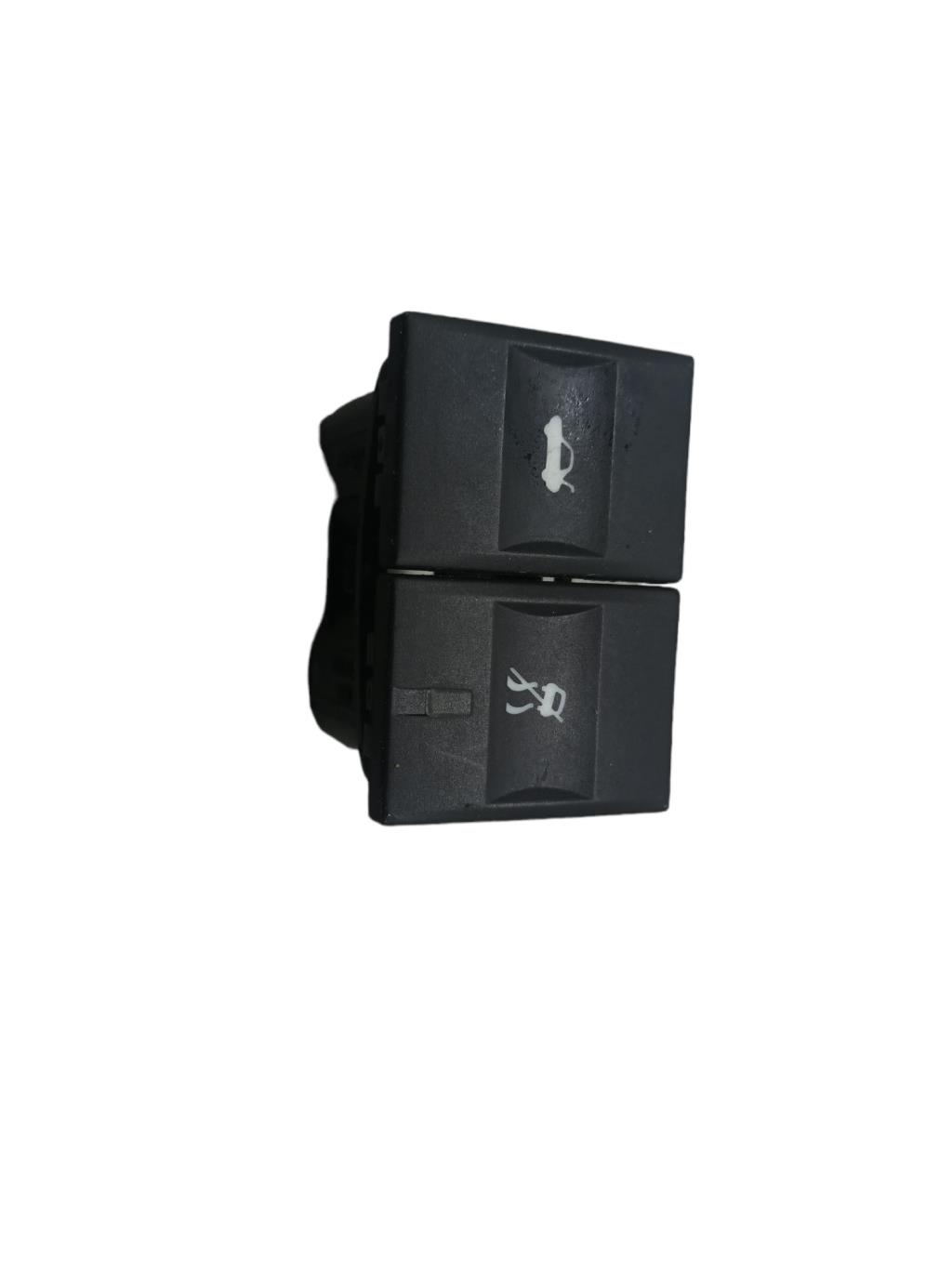 Bouton de coffre FORD MONDEO 2 BREAK  - 1