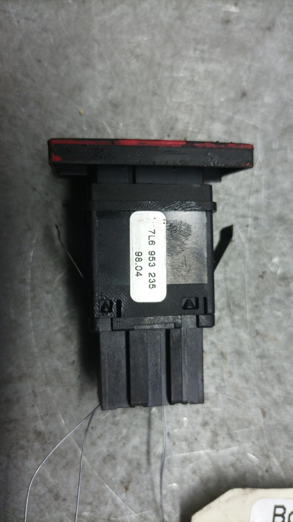 Interruttore luci emergenza VOLKSWAGEN TOUAREG 1 PHASE 1 Diésel - 1