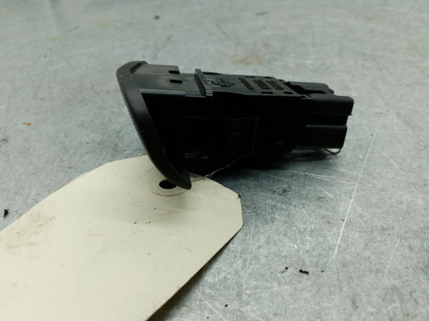 Bouton de warning NISSAN PRIMERA 4 Diesel - 1