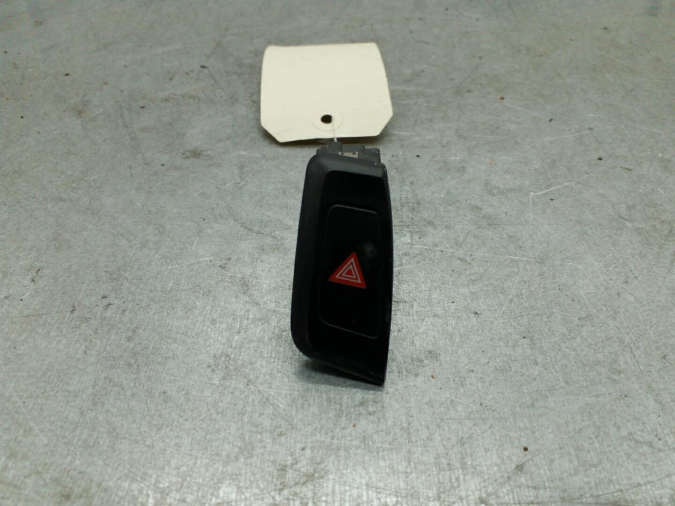 Bouton de warning AUDI A4 3 AVANT PHASE 1 BREAK Diesel - 1