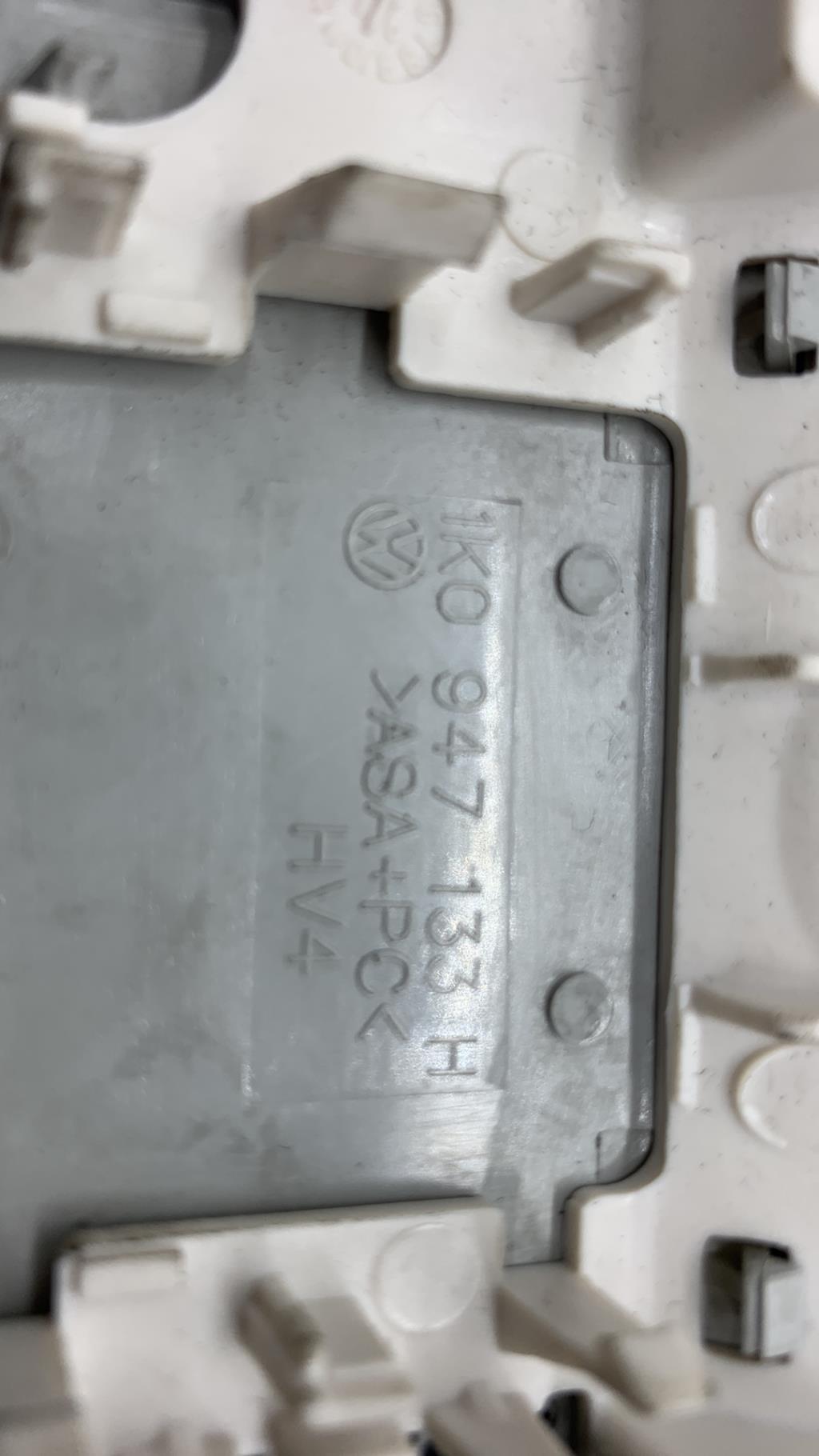 Eclairage de plafonnier SKODA OCTAVIA 3 PHASE 1 BREAK Essence - 1
