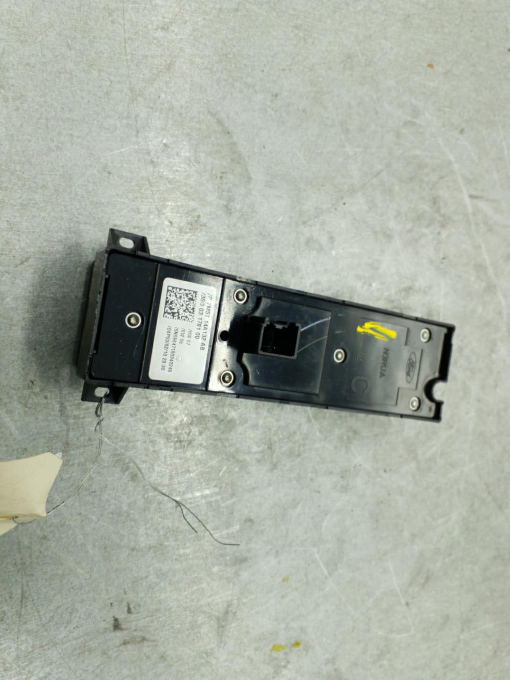 Interruttore lavacristalli anteriore sinistro FORD FOCUS 2 PHASE 2 Diésel - 1