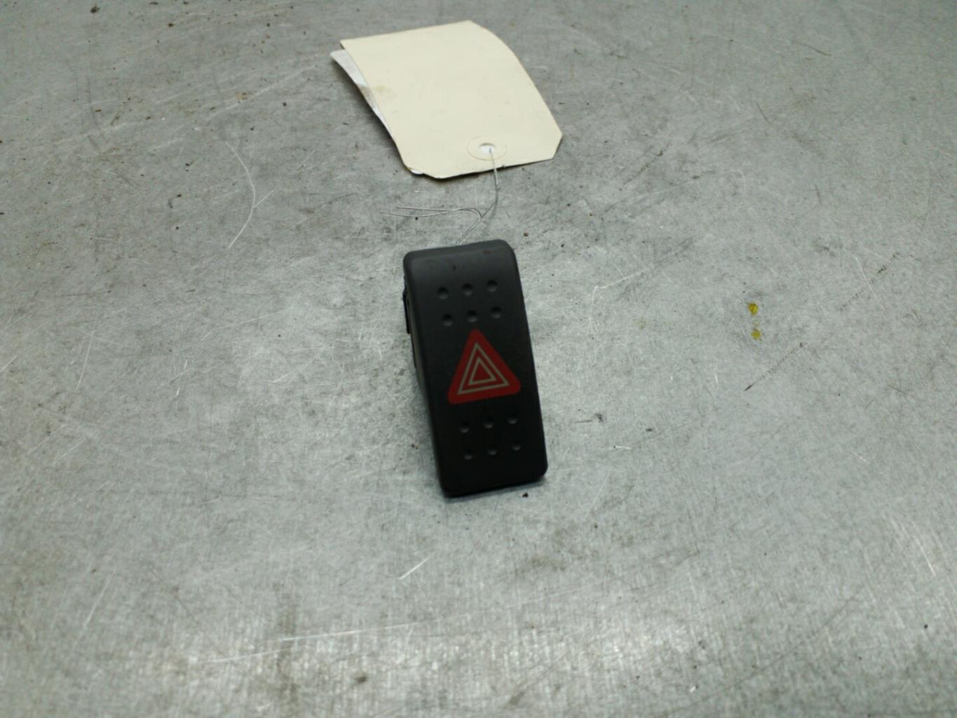 Bouton de warning SUZUKI SWIFT 3 Essence - 1