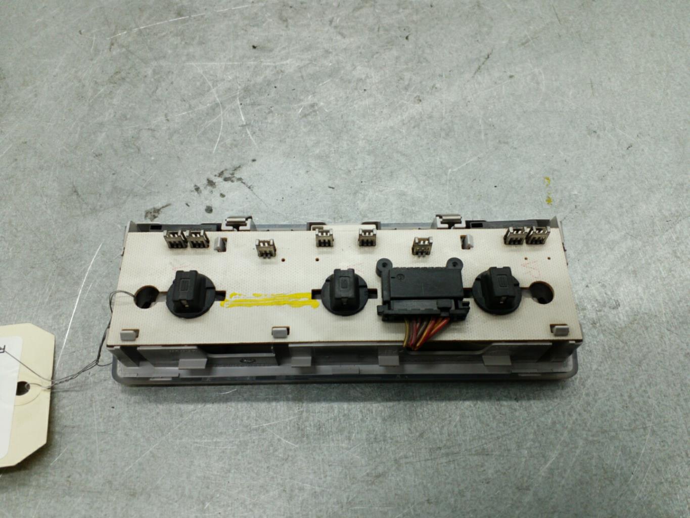 Eclairage de plafonnier BMW SERIE 5 E60 PHASE 2 Diesel - 1