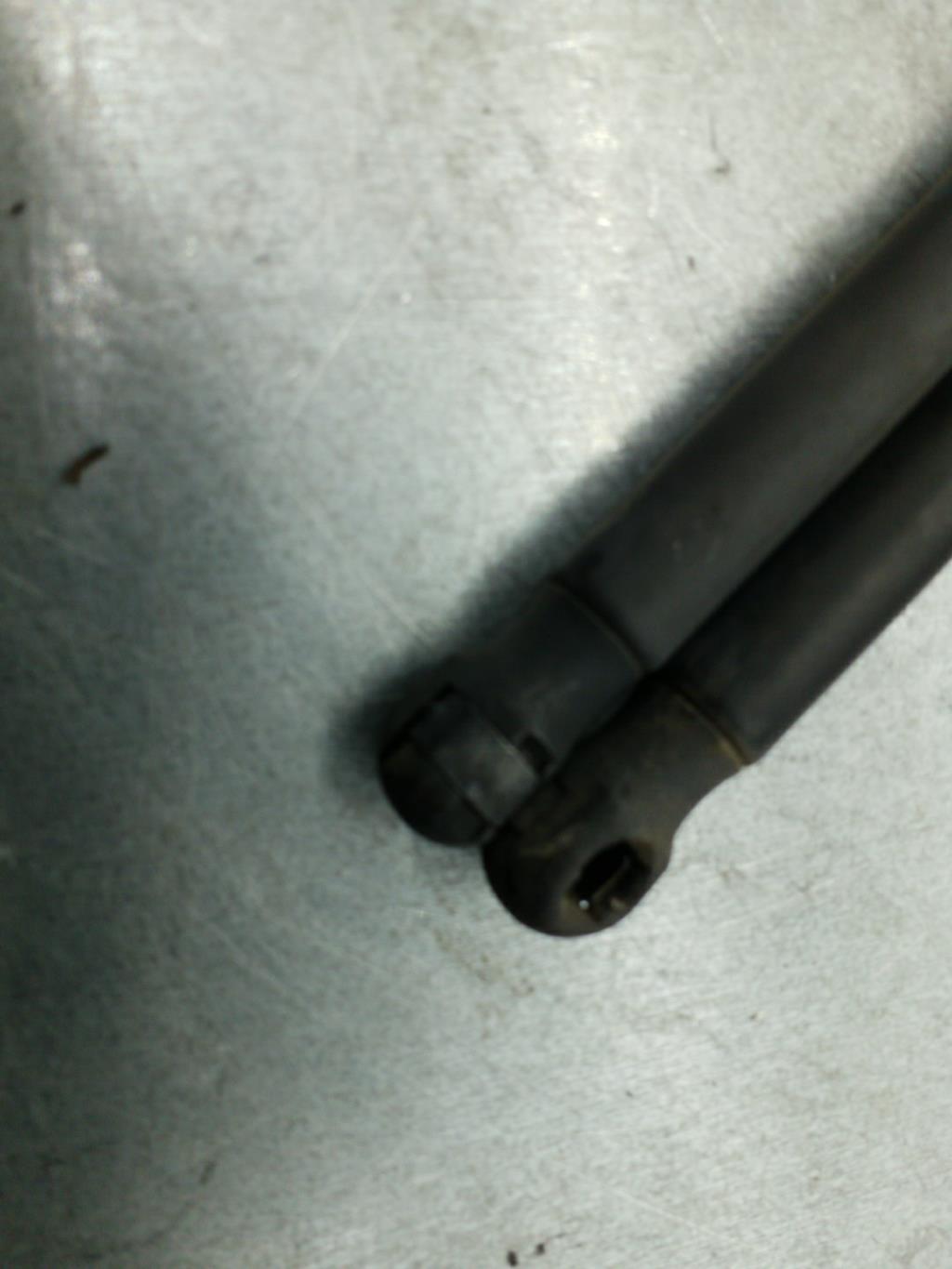 Verin de coffre SUZUKI SWIFT 3 Essence - 1