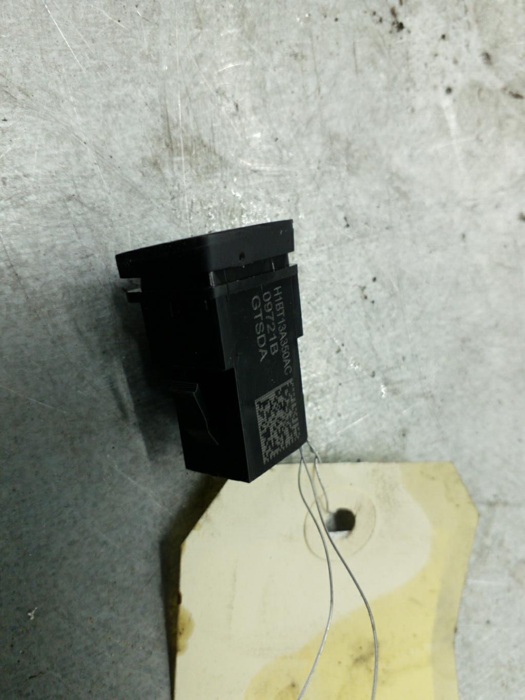 Bouton de warning FORD PUMA 2 Essence - 1