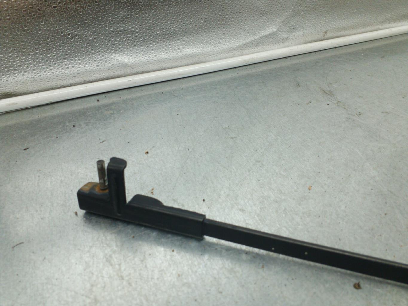 Braccio tergicristallo anteriore destro PEUGEOT 407 PHASE 1 BREAK Diésel - 1