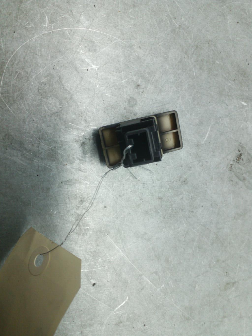 Bouton de warning SUZUKI SWIFT 3 Essence - 1