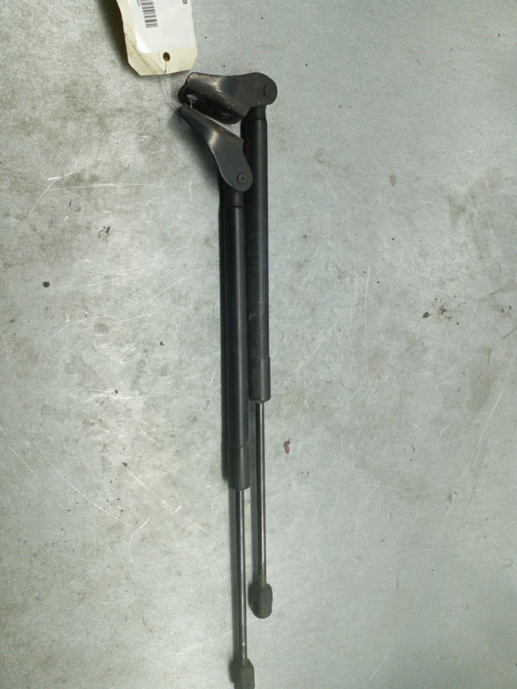Verin de coffre SUZUKI SWIFT 3 Essence - 1