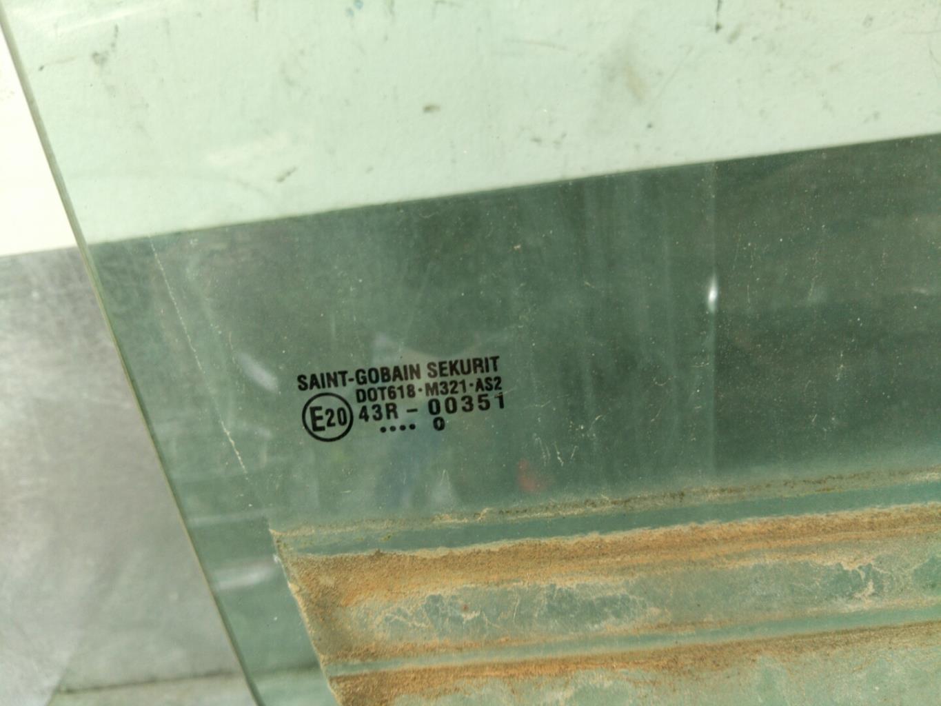Vitre avant droit SUZUKI SWIFT 3 Diesel - 1