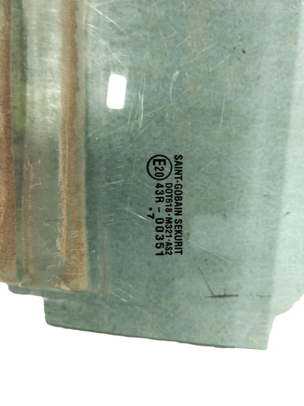 Vitre avant gauche SUZUKI SWIFT 3 Diesel - 1